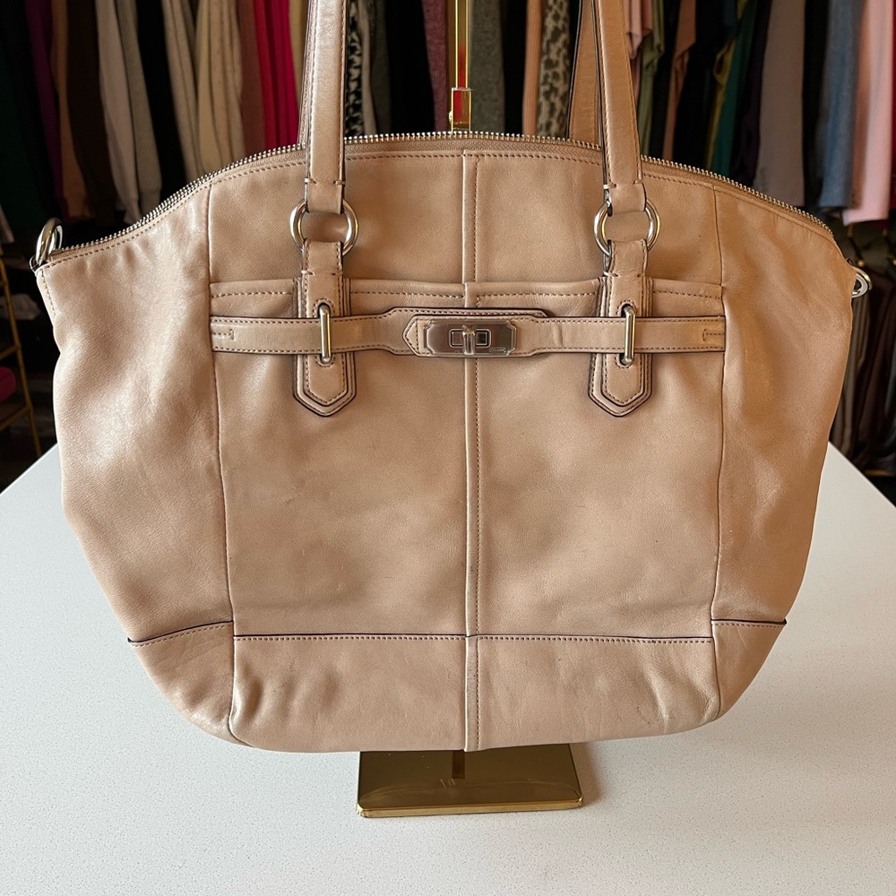 COACH Beige Leather Shoulder Bag